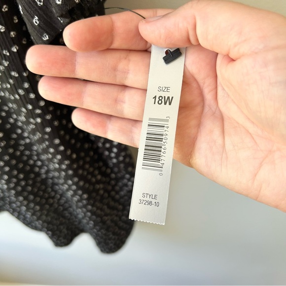 Courtenay women’s linen blend short sleeved button down blouse - Picture 5 of 8